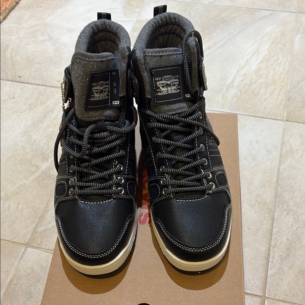 Brand new!! Levi's Black and Gray Low-Top Sneakers Womens 8.5